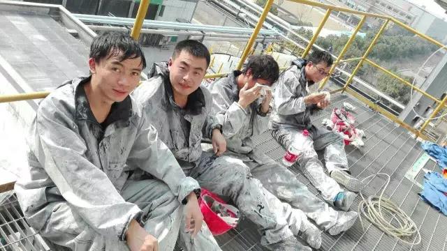 工作中，認(rèn)真工作的男人是最帥的.jpg
